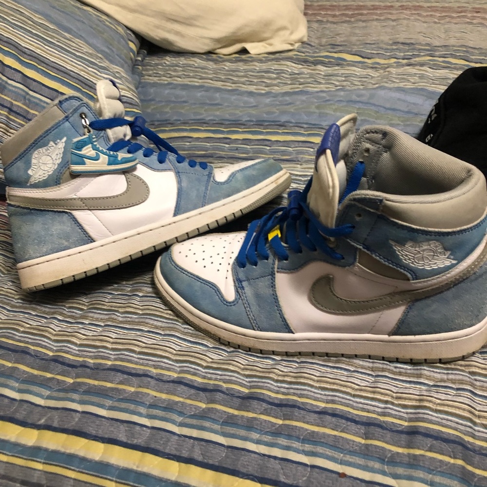 Jordan 1 Hyper Royal